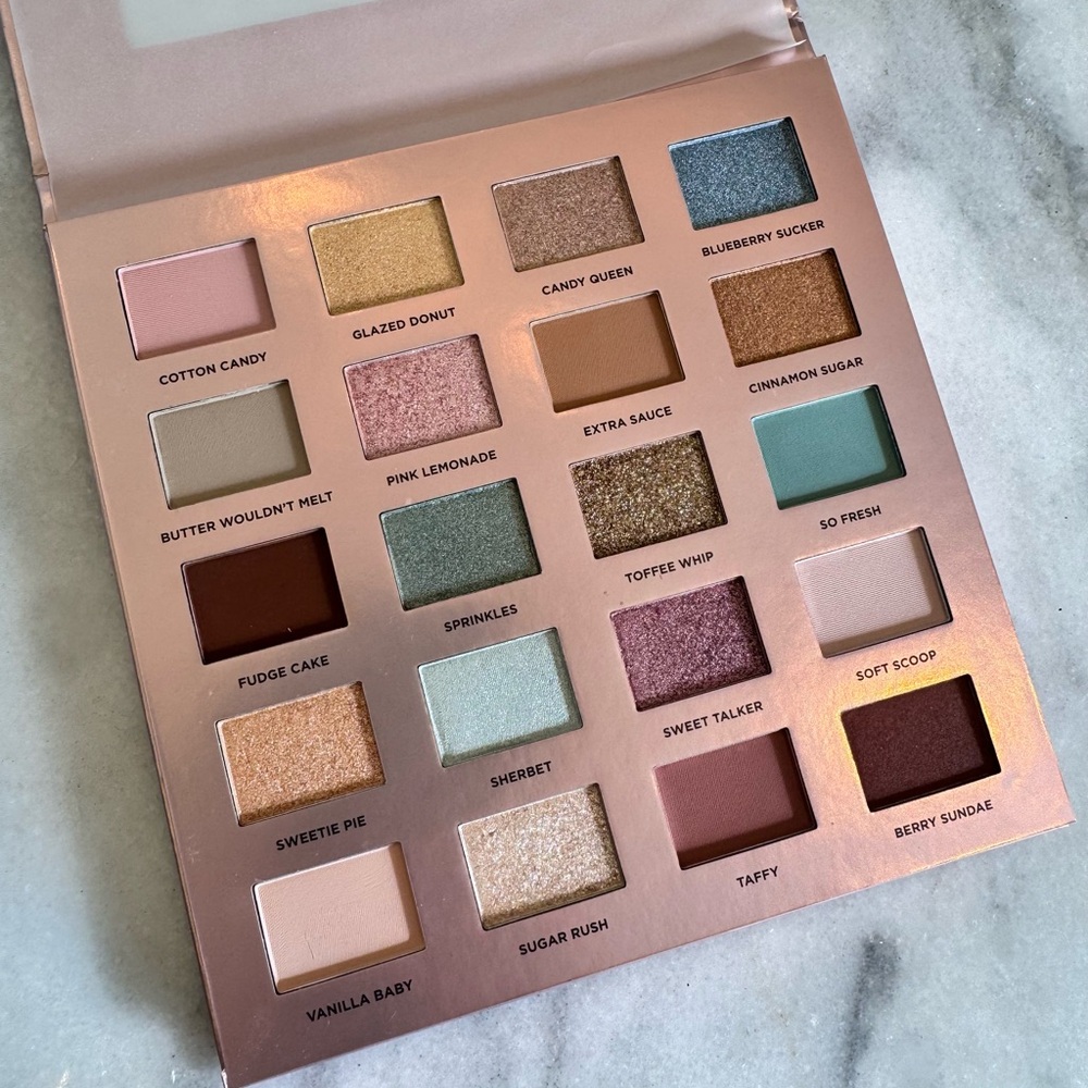 Iconic Eyeshadow Palette -20 Shades!